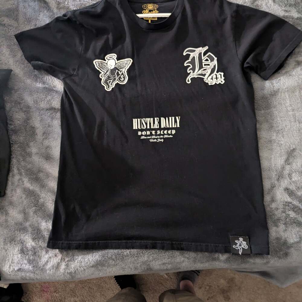 Hustle Daily Don't Sleep Black Graphic T-Shirt Men's L - Angel & H Patches
